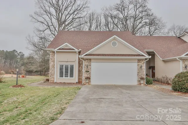 $279,900 | 2425 Country Club Road, Yadkinville, NC 27055