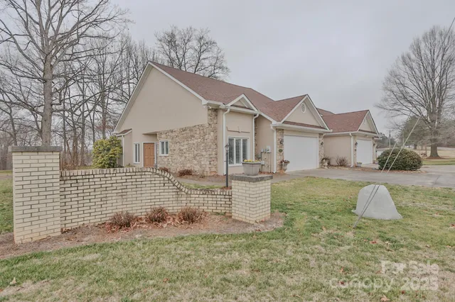 $279,900 | 2425 Country Club Road, Yadkinville, NC 27055