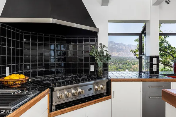 $2,695,000 | 1018 Glen Oaks Boulevard, Pasadena, CA 91105