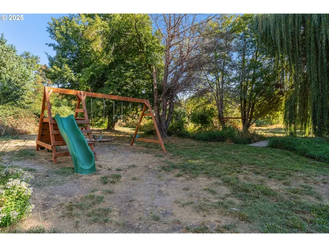 a view of outdoor space with entertaining space