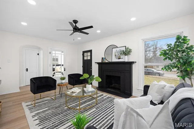 $249,900 | 1304 Eberhart Avenue, Edwardsville, IL 62025