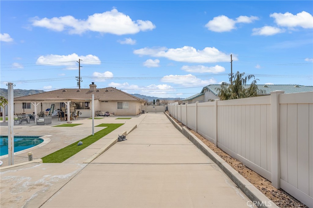 19084 Rock Springs Road Hesperia, CA 92345 - Photo 31 of 44 a view of houses with sky view