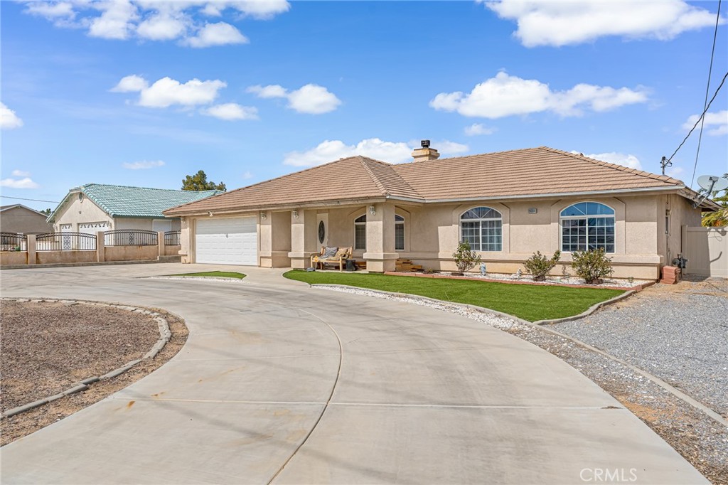 19084 Rock Springs Road Hesperia, CA 92345 - Photo 4 of 44 a front view of a house with yard and green space