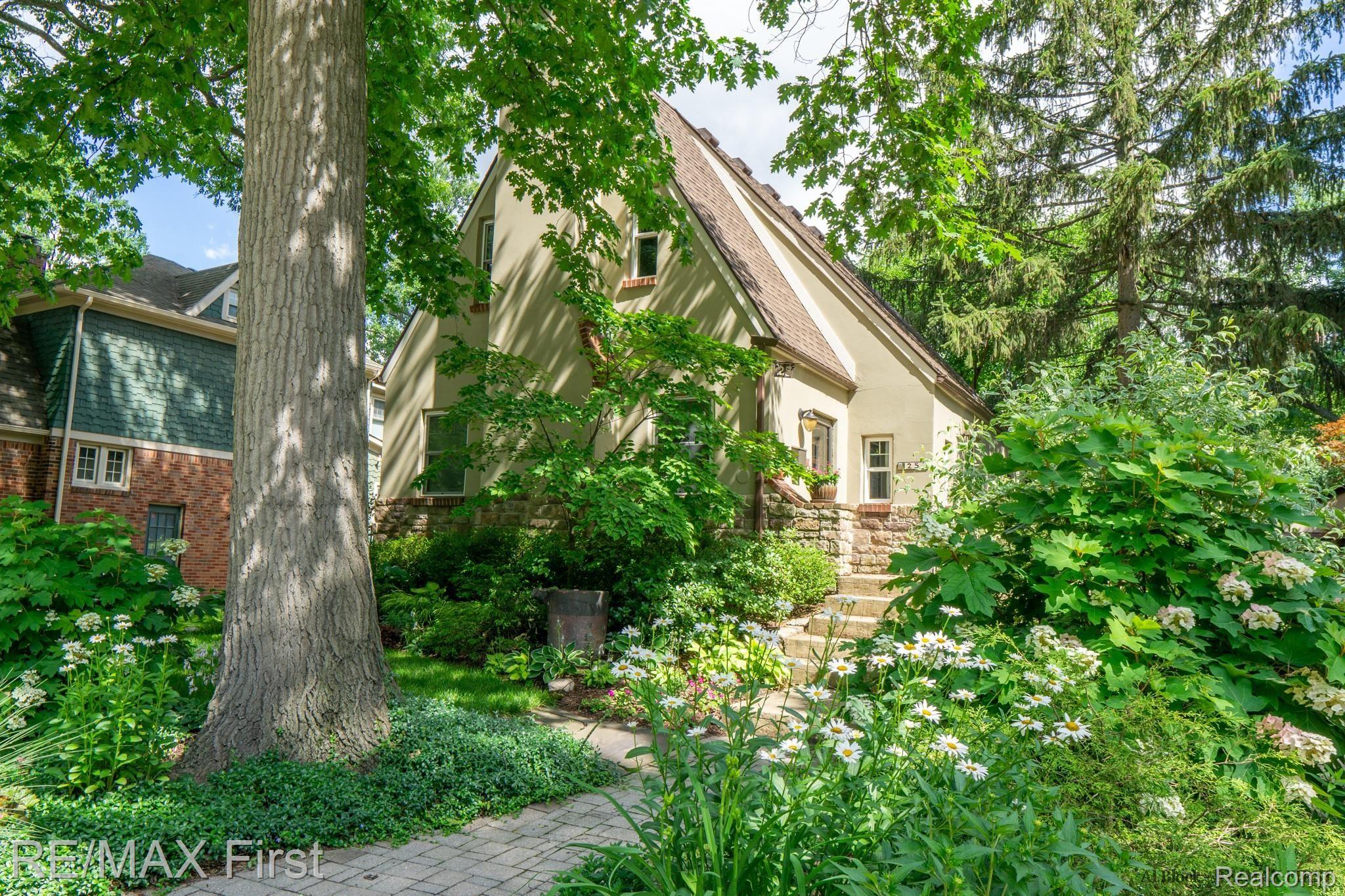 25 Sylvan Avenue Pleasant Ridge, MI 48069 - Photo 1 of 42 DSC05881.jpg