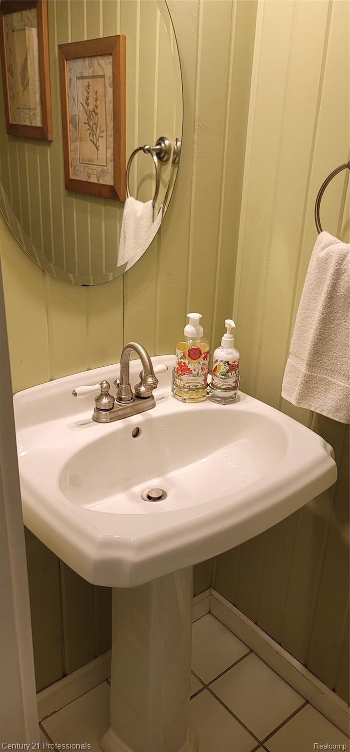 1280 West Fairview Lane Rochester, MI 48306 - Photo 36 of 40 Updated Half Bath on entry floor