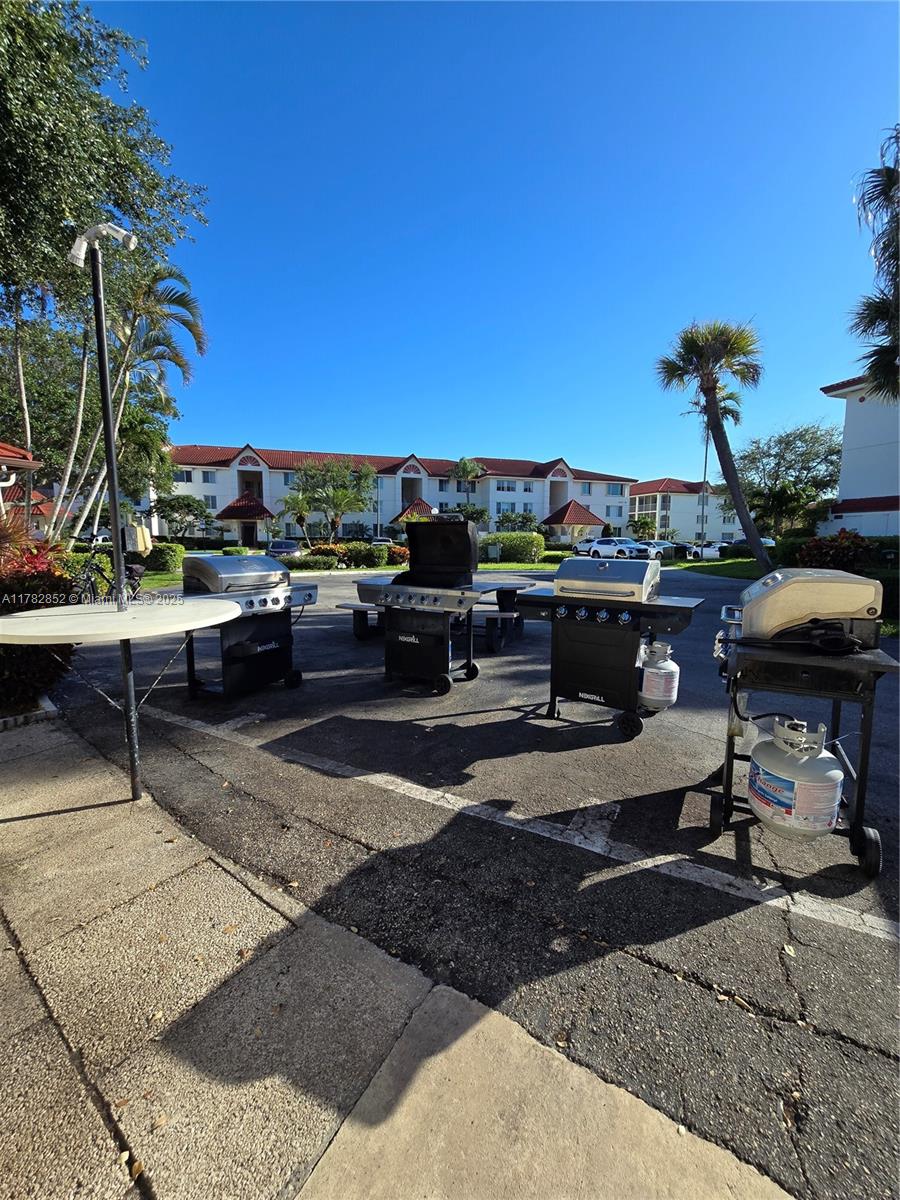 7020 Half Moon Circle, Unit 511 Hypoluxo, FL 33462 - Photo 28 of 28 a view of a terrace with sitting area