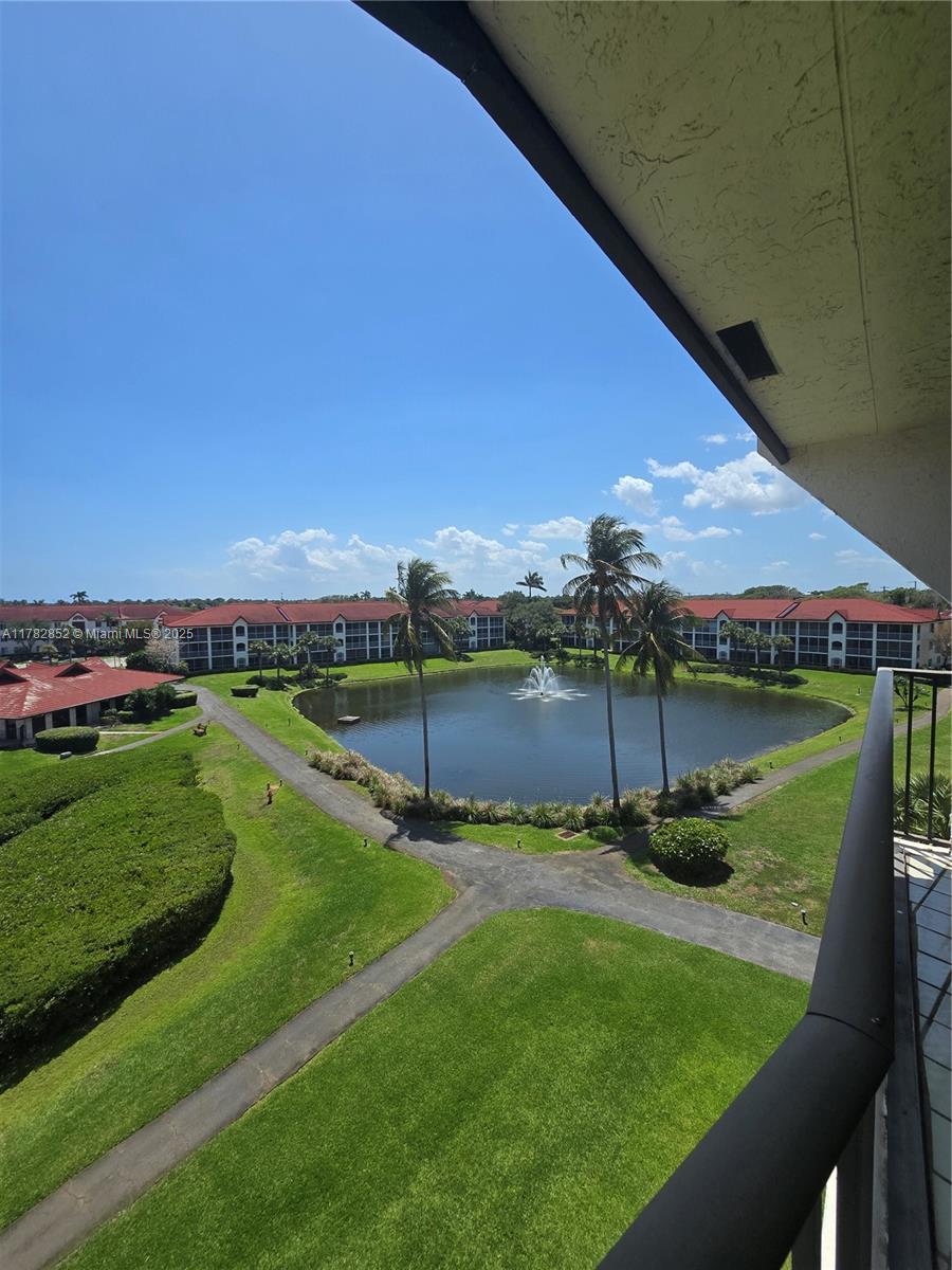 7020 Half Moon Circle, Unit 511 Hypoluxo, FL 33462 - Photo 3 of 28 a view of a garden