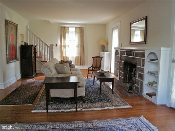 516 Strathmore Road Havertown, PA 19083 - Photo 3 of 25 Living Room