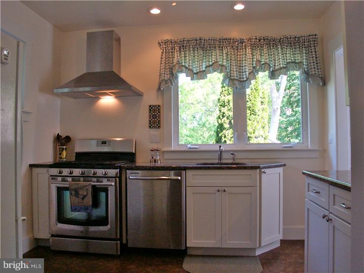 516 Strathmore Road Havertown, PA 19083 - Photo 7 of 25 Kitchen
