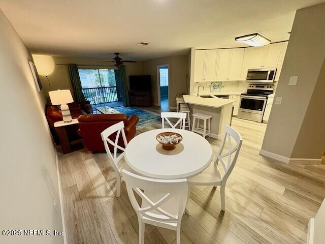 17 Arbor Club Drive, Unit 212 Ponte Vedra Beach, FL 32082 - Photo 7 of 29 a kitchen with a stove a refrigerator and a dining table