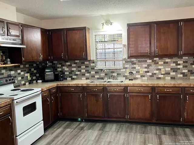 $159,000 | 1404 Glendale Drive, Beeville, TX 78102