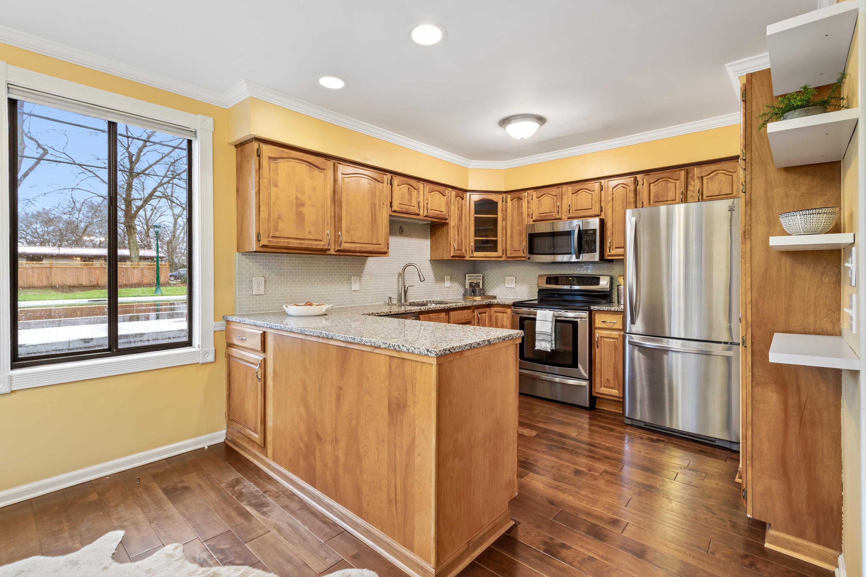 1850 Fishinger Road, Unit 4 Upper Arlington, OH 43221 - Photo 12 of 28 Kitchen