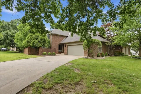 $529,000 | 5204 West 112th Street, Leawood, KS 66211