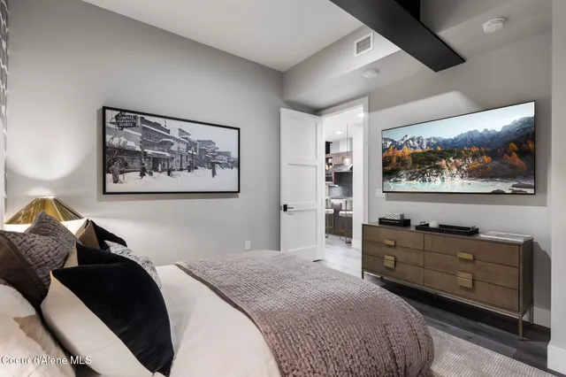 $2,147,000 | 802 Sandpoint Avenue, Unit 8104, Sandpoint, ID 83864