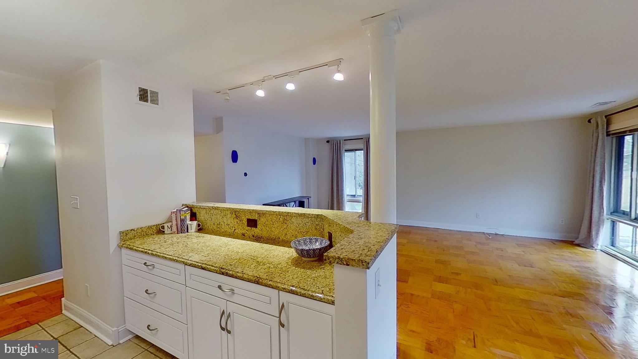 7 Cross Keys Road, Unit 7E Baltimore, MD 21210 - Photo 6 of 40 Island Opens to Living area