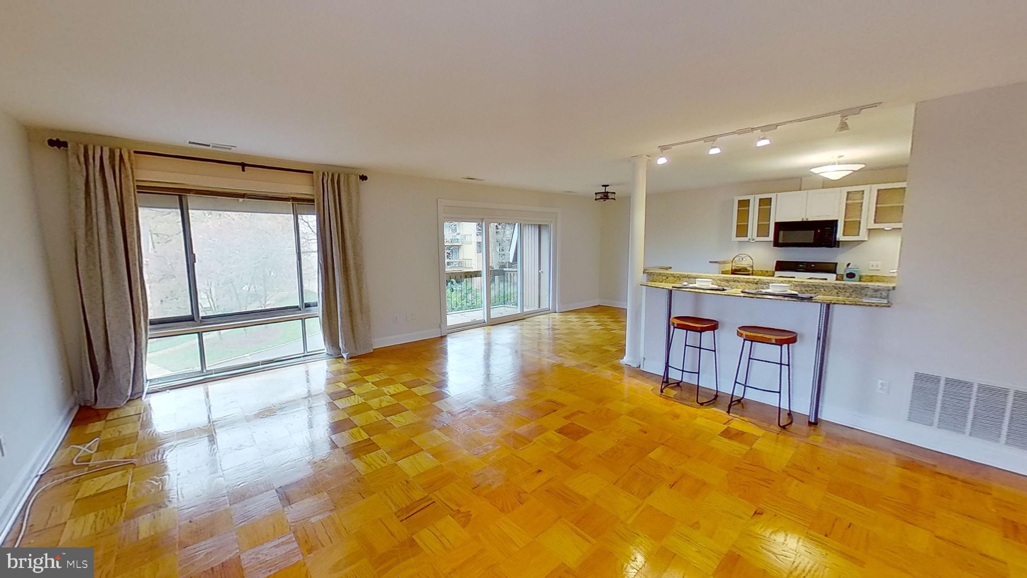 7 Cross Keys Road, Unit 7E Baltimore, MD 21210 - Photo 10 of 40 Open space Living Room