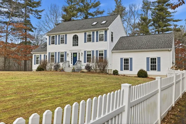 $750,000 | 14 Mark's Lane, Freetown, MA 02717