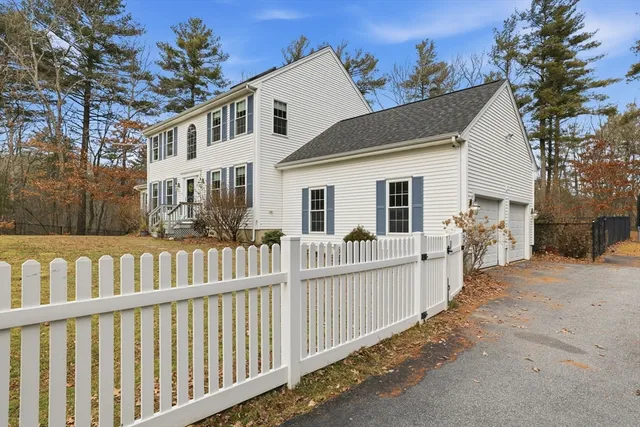 $750,000 | 14 Mark's Lane, Freetown, MA 02717
