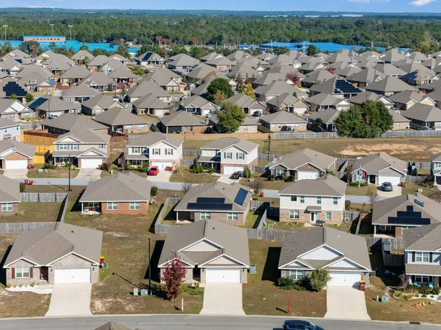 $324,900 | 806 Moorhen Way, Crestview, FL 32539