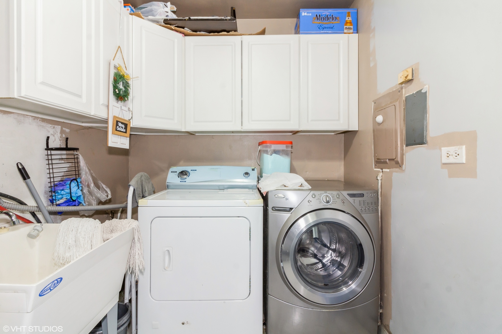 671 Rockhurst Road Bolingbrook, IL 60440 - Photo 12 of 17 a utility room with dryer and washer