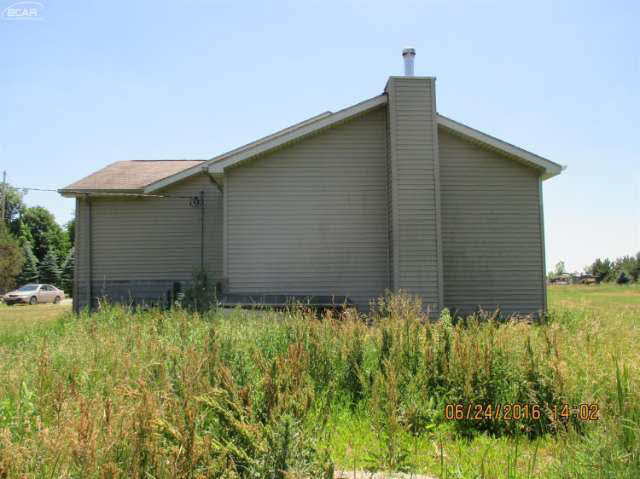 6879 Oak Grove Road Howell, MI 48855 - Photo 4 of 30 21182095-3.JPG