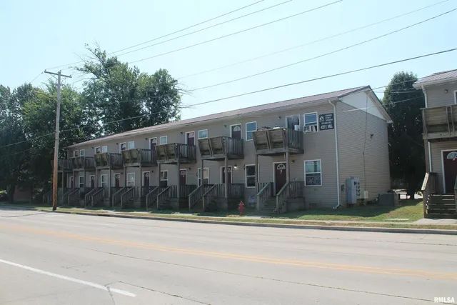 $720,000 | 405-419 East Mill Street, Unit 14, Carbondale, IL 62901