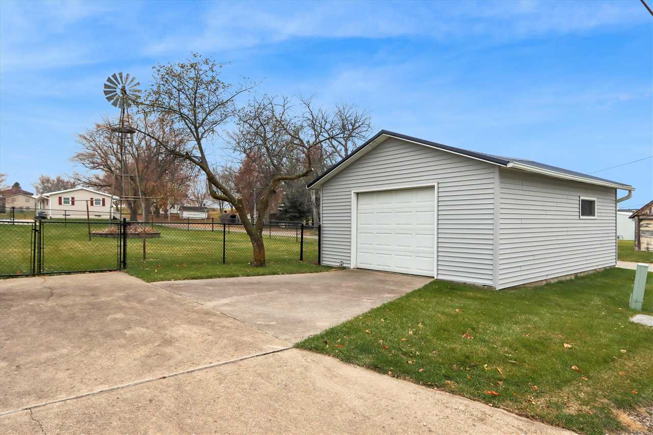 906 4th Street Victor, IA 52347 - Photo 31 of 38 Gallery Image 31