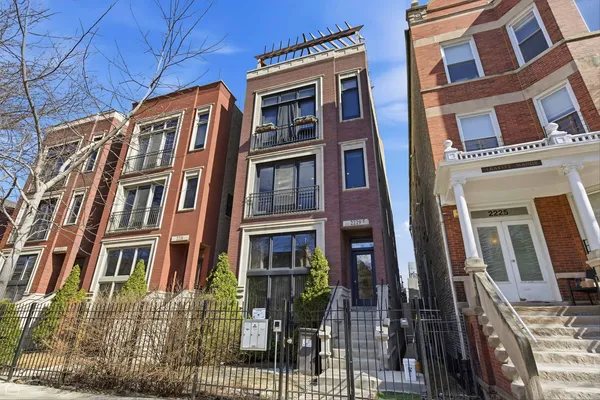 $525,000 | 2229 North Leavitt Street, Unit 2, Chicago, IL 60647