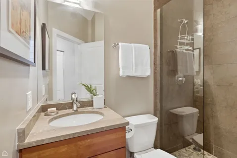 $525,000 | 2229 North Leavitt Street, Unit 2, Chicago, IL 60647