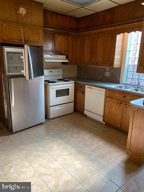 1605 Mineral Spring Road Reading, PA 19602 - Photo 2 of 7