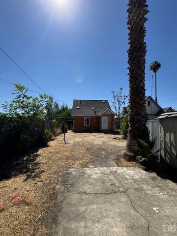 a street view with a outdoor space