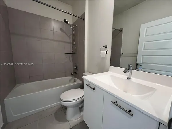 $3,100 | 8301 Northwest 41st Street, Unit B405, Doral, FL 33178