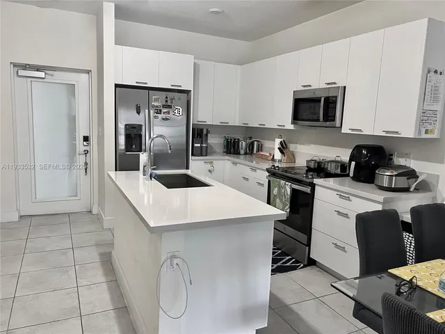 $3,300 | 8301 Northwest 41st Street, Unit B405, Doral, FL 33178