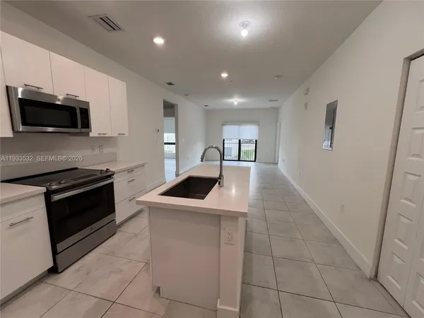 $3,100 | 8301 Northwest 41st Street, Unit B405, Doral, FL 33178