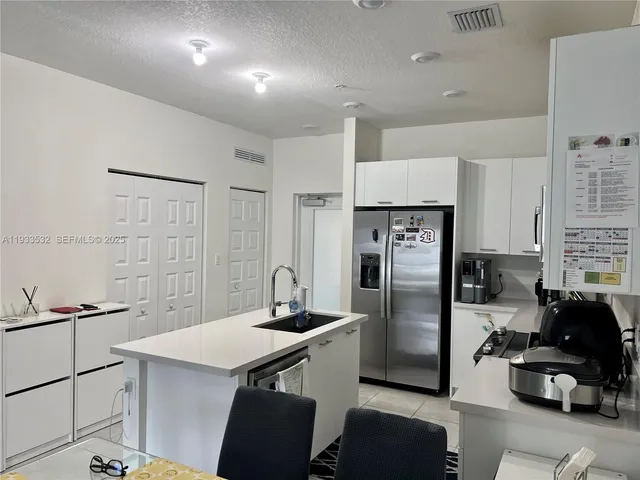 $3,300 | 8301 Northwest 41st Street, Unit B405, Doral, FL 33178