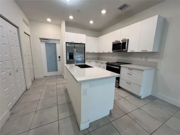$3,100 | 8301 Northwest 41st Street, Unit B405, Doral, FL 33178