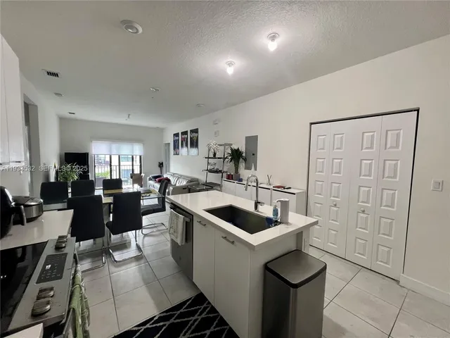 $3,300 | 8301 Northwest 41st Street, Unit B405, Doral, FL 33178