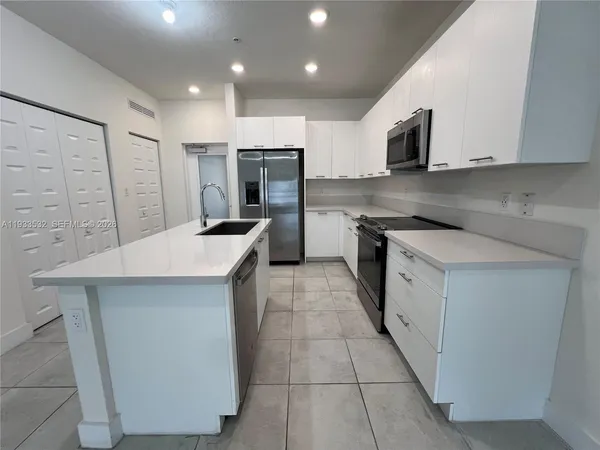 $3,100 | 8301 Northwest 41st Street, Unit B405, Doral, FL 33178