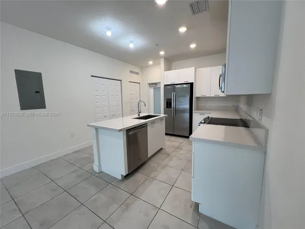 $3,100 | 8301 Northwest 41st Street, Unit B405, Doral, FL 33178