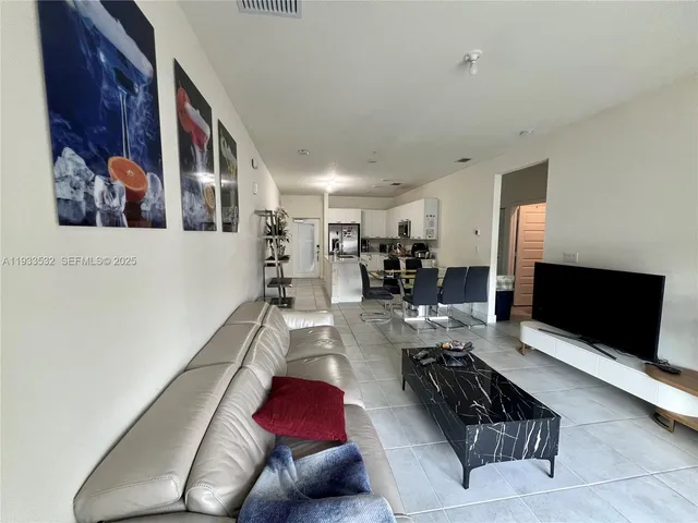 $3,300 | 8301 Northwest 41st Street, Unit B405, Doral, FL 33178