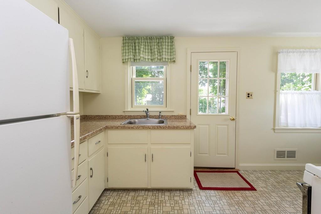 19 Thistledale Road Wakefield, MA 01880 - Photo 9 of 19 Gallery Image 9