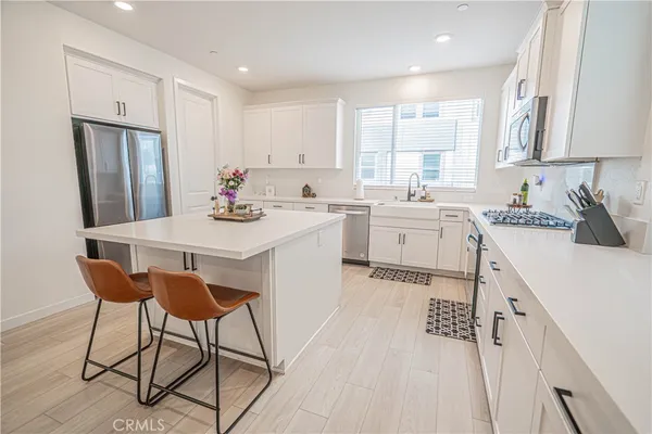 $735,000 | 27154 Vly Oak Place, Valencia, CA 91381