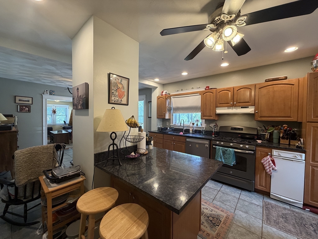23 Derby Road, Unit 1 Watertown, MA 02472 - Photo 4 of 25