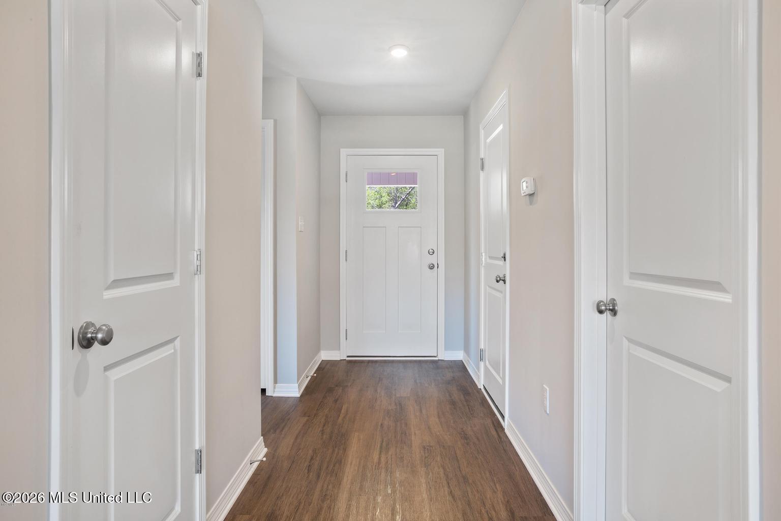 629 Oak Street Ocean Springs, MS 39564 - Photo 2 of 10 Foyer