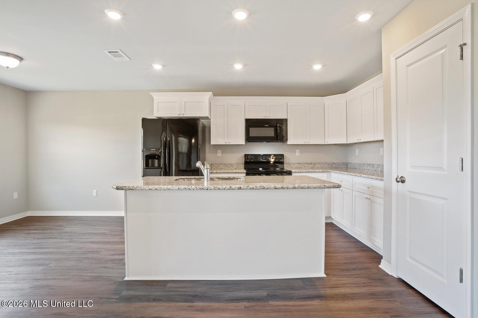 629 Oak Street Ocean Springs, MS 39564 - Photo 3 of 10 Kitchen