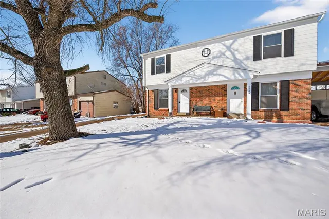 $169,900 | 2233 Campus Drive, St. Charles, MO 63301