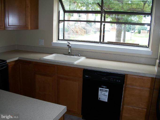1 Pine Ridge Court Germantown, MD 20874 - Photo 3 of 10 Kitchen