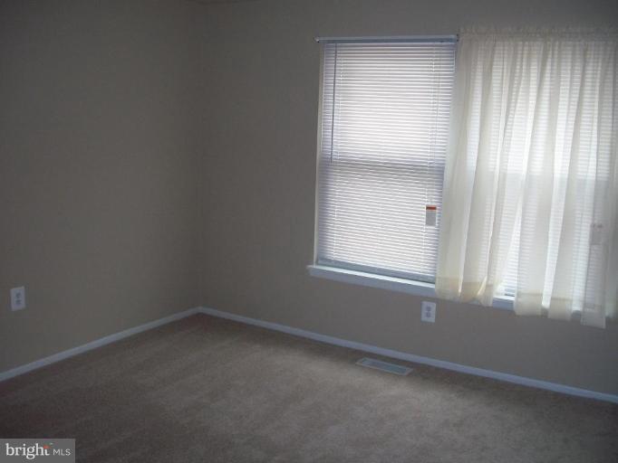 1 Pine Ridge Court Germantown, MD 20874 - Photo 6 of 10 Living Room