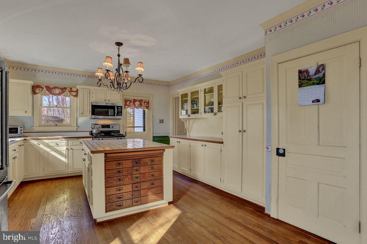 1827 Landis Road Mount Joy, PA 17552 - Photo 9 of 34 Gallery Image 9