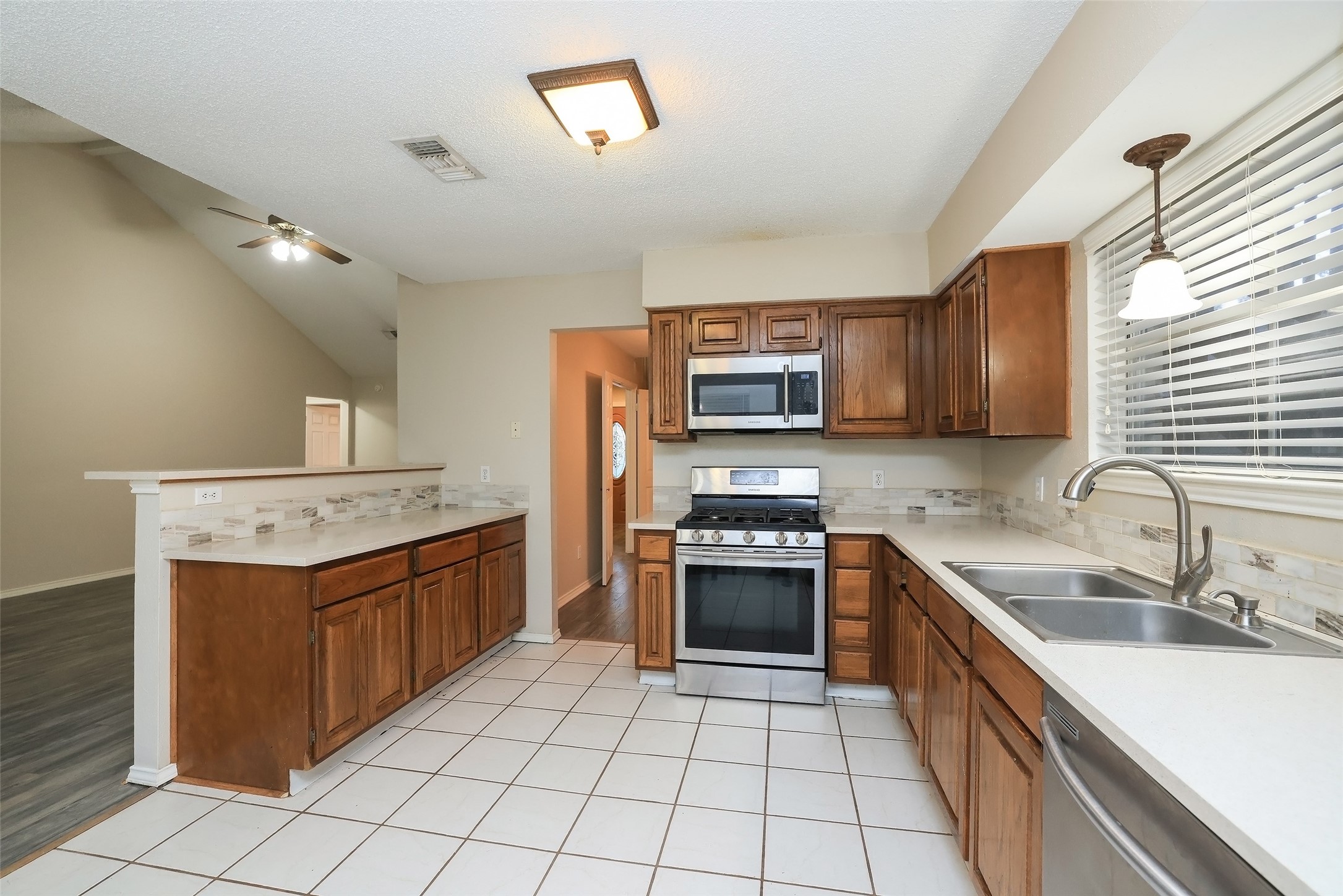 9130 Kirkleigh Lane Spring, TX 77379 - Photo 14 of 40 Gallery Image 14